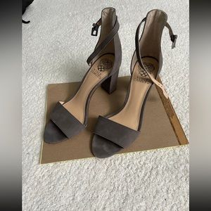 Vince Camuto Corlina grey suede block heeled sandal! Worn 1x for an hour!! Sz 8